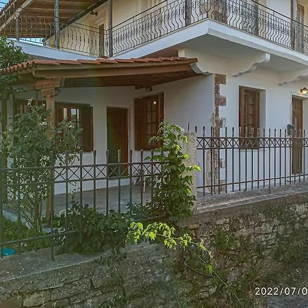 Archontiko Taxiarches Evia