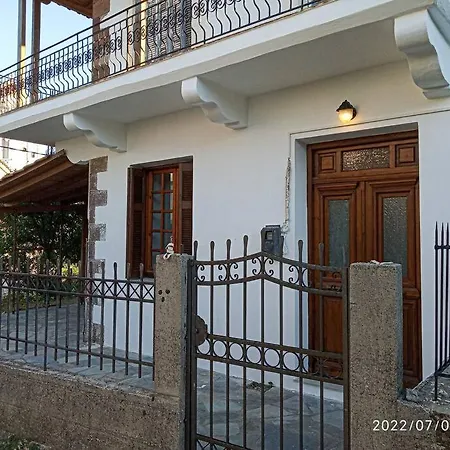 Archontiko Taxiarches Evia Kymi