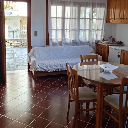 Archontiko Taxiarches Evia * Kymi