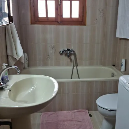 Archontiko Taxiarches Evia * Kymi